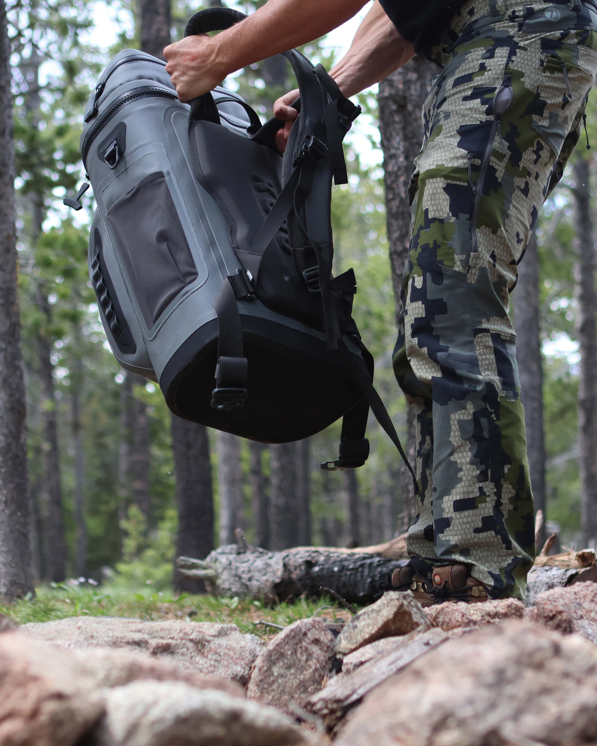 Kodiak 2000 Cooler Backpack | Verde - Image 9
